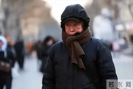 天气寒冷，医生告诫高血压患者：不想脑出血，出门这6事一定注意