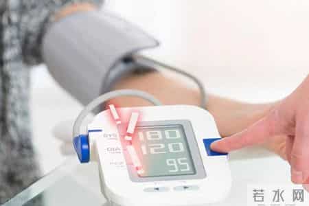 医生研究发现：每日饮酒的高血压人，多数临近63岁或有5种异样