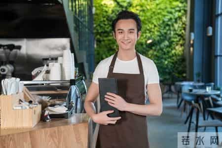 面板店老板招了名帅小伙，他吃苦能干，后来发现小伙竟是未来女婿