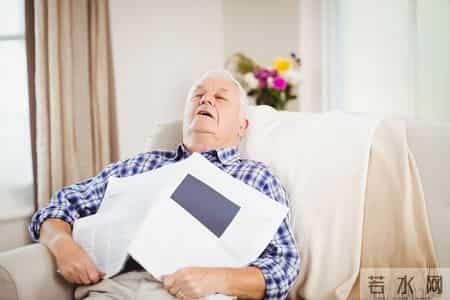 “早睡早起”是错的？医生劝告：过了65岁，睡觉尽量要做到这4点