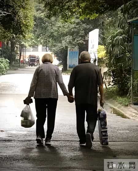 不管你信不信，晚年的最后一段光景，能自理才是真正的体面和福气