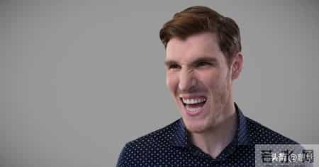 把自己卖了，还帮人家数钱