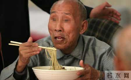 晚饭七分饱被推翻了？医生调查：过了52岁，吃饭尽量要做到这6点