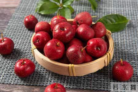 山楂成为关注对象！医生：常吃山楂，不出3个月，身体或有5大改善