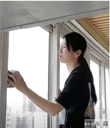 痛心！陕西15岁“巨婴”孙宝去世，妈妈背着爬华山，网友：解脱了