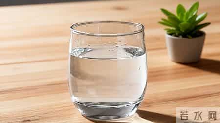 高血糖患者喝水：2种水坚决不喝，2种水要多喝，稳定血糖享健康