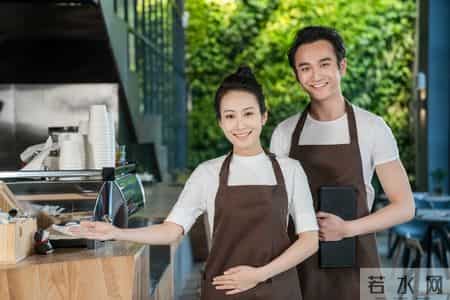 面板店老板招了名帅小伙，他吃苦能干，后来发现小伙竟是未来女婿