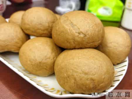 全麦面粉，蒸馒头是首选，简单易做，这样的馒头，好吃