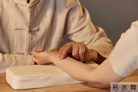 胃病与鸡蛋有关？医生：胃不好的老年人，吃鸡蛋千万避免5食物