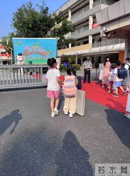 一学期关掉30所！幼儿园“关停潮”蔓延，幼师转行送外卖真相扎心