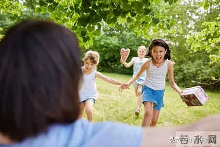 当父母忽视孩子的情感需求，养出长期缺爱的孩子