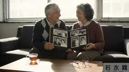 52岁退休后我才懂：晚年活得舒服的人，都看透了这3件事！