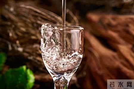 医生研究发现：每日饮酒的糖尿病人，多数临近55岁或有4种异样