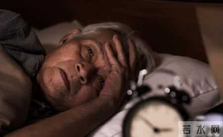 高血压必须滴酒不沾吗？医生：高血压喝酒，或要承受这5个后果