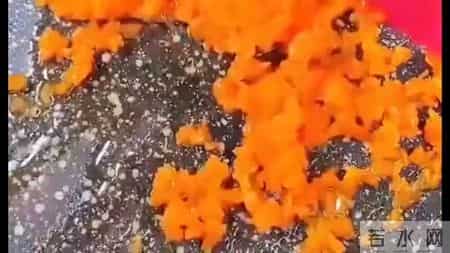 美味盖浇饭！肉肉和蔬菜的完美结合，每一口都是幸福的味道！