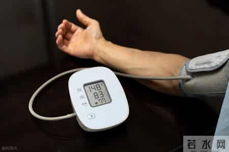 吸烟又火了？医生发现：血压高吸烟时，多留意5点，有益健康