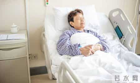 55岁女子糖尿病住院，医生呼吁：两种早餐尽量少吃，别再贪嘴了