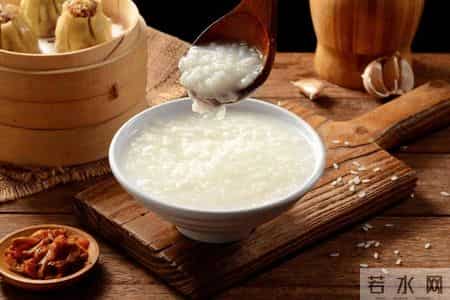 晚饭七分饱被推翻了？医生调查：过了52岁，吃饭尽量要做到这4点