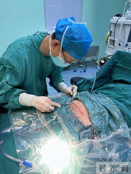 太离谱，手指被当脐带剪断！新生儿脸涨红哭得撕心裂肺，好心疼