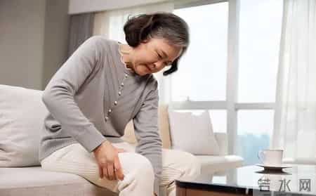 血栓和喝水有关？医生发现：越喜欢睡前喝水的老人，越容易有血栓