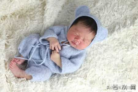 宝宝睡觉总惊跳？别慌！这是大脑在“长个儿”