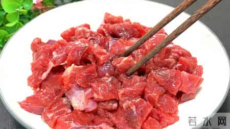 牛肉是“息肉催化剂”？提醒：不想肠息肉恶化，尽量少吃3种食物