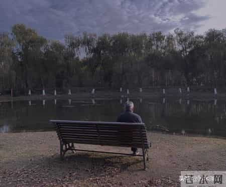 82岁老人临终劝告：有三种养老方式千万不要选，宁愿孤独也别后悔