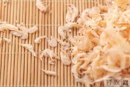 吃虾皮不能补钙？医生：真正补钙的4种食物，多数人却不爱吃！