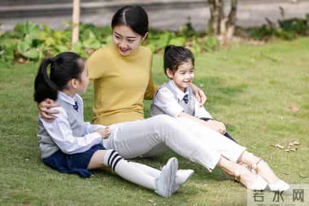 父母是孩子最好的老师，一言一行皆塑其成长。