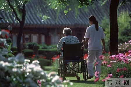 养老院护工长12年血泪忠告：存够100万也不如做好这3件事