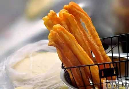 油条再次被关注！医生发现：糖尿病患者吃油条时，要多注意这4点