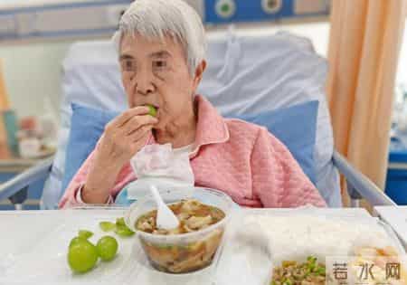 医生忠告：跟癌症病人一起吃饭，一定要注意4件事，千万别忽视！