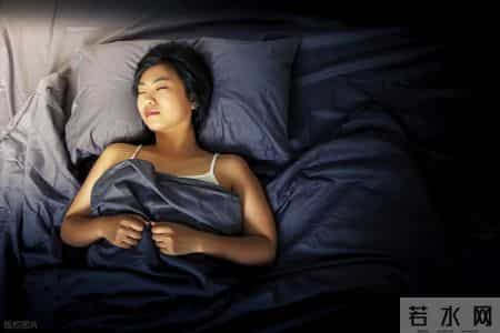 “早睡早起”是错的？医生劝告：过了65岁，睡觉尽量要做到这4点
