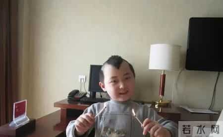 6岁上春晚年入百万，被父母“吸干血”的邓鸣贺，去世前年仅八岁