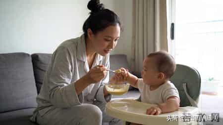 从“饭渣”到“干饭小能手”，我用两个月搞定娃的辅食抗拒症