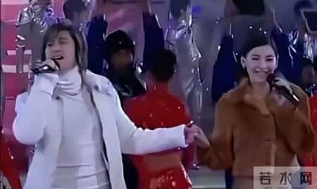 那个连登14次春晚的歌坛巨星，如今家产被拍卖住进"养老院"？