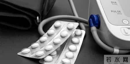 吃降压药不能吃橙子？再三提醒：降温后，吃降压药时远离“3物”