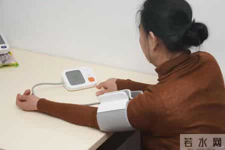 脑梗与戴帽子有关？医生再次提醒：过了60岁后，这4件事要多警惕