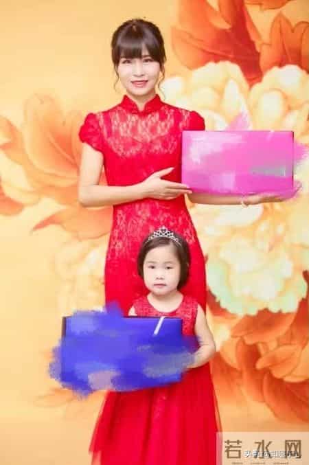 单亲妈妈月入三千，靠微信附近的人翻身，她没恋爱却重组了家