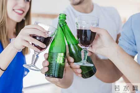 医生研究发现-每日饮酒的糖尿病人，多数临近64岁或有7种异样