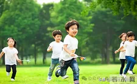 比晚睡更耽误长高，冬季很常见！2个坏习惯，让孩子少长6cm！