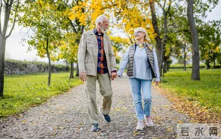 肠癌或和散步有关？医生告诫：若不想肠癌发生，请格外注意6件事