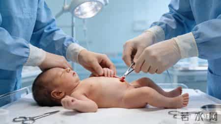 从专业角度，这是一个极其罕见且严重的医疗安全事件