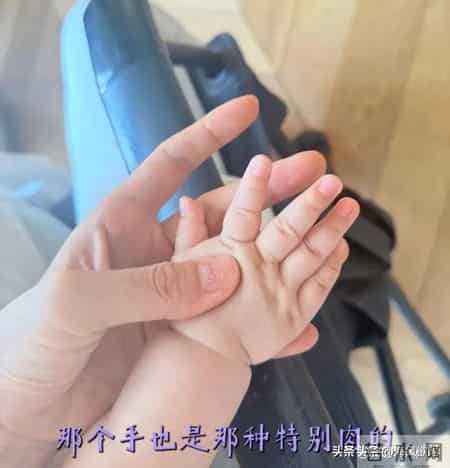 包文婧晒8个月胖儿子！10岁饺子一句话太戳心，压岁钱全给弟弟