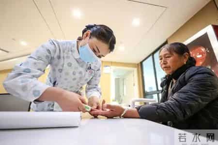 糖尿病最该戒掉的4种食物！经常吃会慢慢“拖垮血糖”，别不听劝