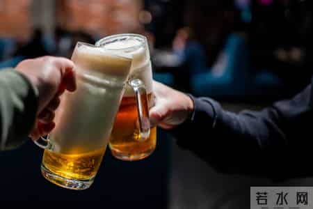 医生发现：天天都喝酒的糖尿病人，临近60岁时，大多或有6种异样