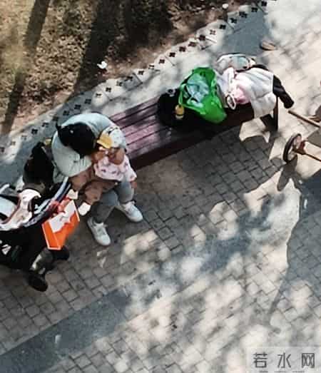 养娃的难处，赚钱和陪娃，真的没法两头顾。