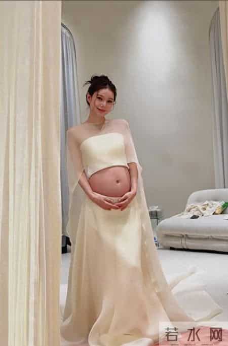 马筱梅晒婴儿房布置好温馨！朋友送迪奥宝宝服价格贵，儿子没跑了