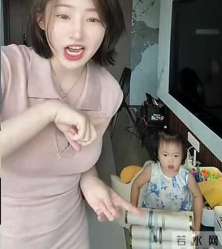 近墨者黑！黄一鸣教闪闪张大嘴喊：姐妹们来买美瞳！闪闪成受害人