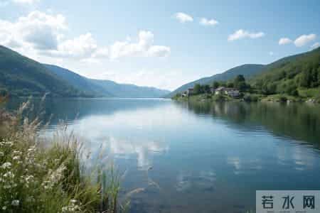 人老了生活无法自理时，哪怕看儿女脸色，也要跟他们同住，为你好